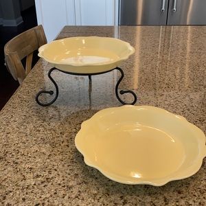 Southern Living pie dishes (2) and stand.